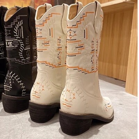 FESTIVAL EMBROIDERED cream Bohemian Aztec boho Pointy toe Heel Western Boots - Picture 2 of 6
